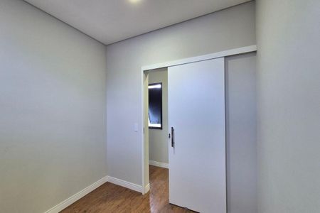 Casa de condomínio à venda com 360m², 3 quartos e 4 vagas Casa de condomínio à venda com 360m², 3 quartos e 4 vagasCloset da suíte 1