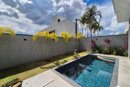 Casa de condomínio à venda com 360m², 3 quartos e 4 vagas Casa de condomínio à venda com 360m², 3 quartos e 4 vagasQuintal