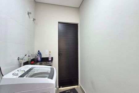 Casa de condomínio à venda com 360m², 3 quartos e 4 vagas Casa de condomínio à venda com 360m², 3 quartos e 4 vagasÁrea de Serviço