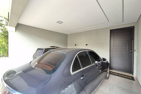 Casa de condomínio à venda com 360m², 3 quartos e 4 vagas Casa de condomínio à venda com 360m², 3 quartos e 4 vagasGaragem