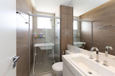 Apartamento à venda com 128m², 3 quartos e 3 vagas Apartamento à venda com 128m², 3 quartos e 3 vagasBanheiro 1