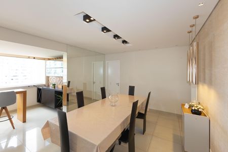 Apartamento à venda com 128m², 3 quartos e 3 vagas Apartamento à venda com 128m², 3 quartos e 3 vagasSala de Jantar