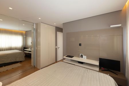 Apartamento à venda com 128m², 3 quartos e 3 vagas Apartamento à venda com 128m², 3 quartos e 3 vagasSuíte