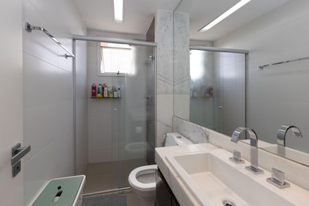 Apartamento à venda com 128m², 3 quartos e 3 vagas Apartamento à venda com 128m², 3 quartos e 3 vagasBanheiro da Suíte