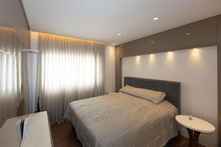 Apartamento à venda com 128m², 3 quartos e 3 vagas Apartamento à venda com 128m², 3 quartos e 3 vagasSuíte