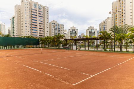 Apartamento à venda com 128m², 3 quartos e 3 vagas Apartamento à venda com 128m², 3 quartos e 3 vagasÁrea comum - Quadra de Tênis