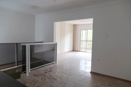 Casa à venda com 250m², 2 quartos e 3 vagas Casa à venda com 250m², 2 quartos e 3 vagasSala