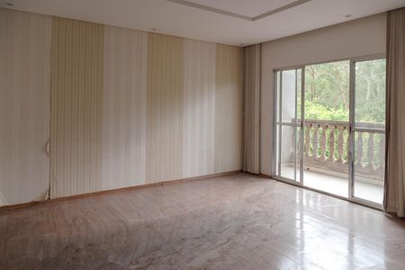 Casa à venda com 250m², 2 quartos e 3 vagas Casa à venda com 250m², 2 quartos e 3 vagasSala