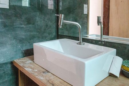 Casa à venda com 250m², 2 quartos e 3 vagas Casa à venda com 250m², 2 quartos e 3 vagasBanheiro