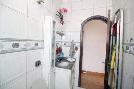 Casa à venda com 180m², 4 quartos e 2 vagasBanheiro da Suíte