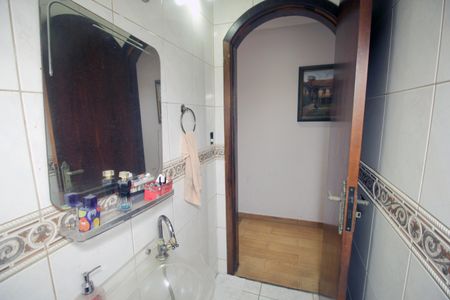 Casa à venda com 180m², 4 quartos e 2 vagasLavabo