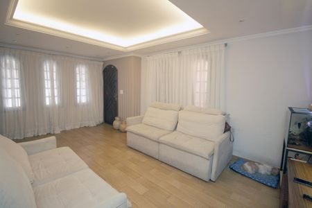 Casa à venda com 180m², 4 quartos e 2 vagasSala