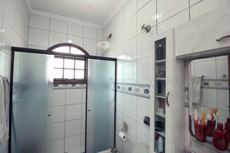 Casa à venda com 180m², 4 quartos e 2 vagasBanheiro da Suíte