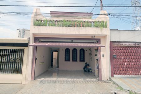 Casa à venda com 180m², 4 quartos e 2 vagasFachada