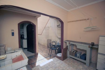 Casa à venda com 180m², 4 quartos e 2 vagasÁrea de Serviço