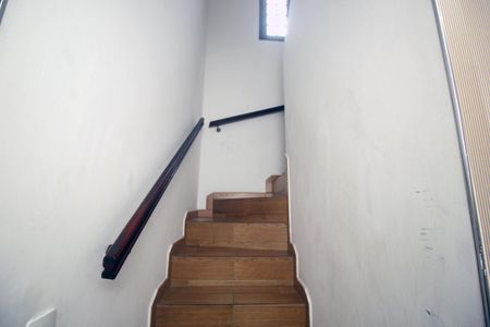 Casa à venda com 180m², 4 quartos e 2 vagasEscada