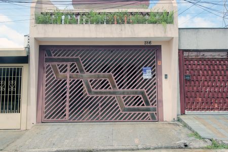 Casa à venda com 180m², 4 quartos e 2 vagasPlaca instalada em 15012026 com o código CYAT-1191
