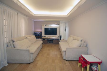 Casa à venda com 180m², 4 quartos e 2 vagasSala