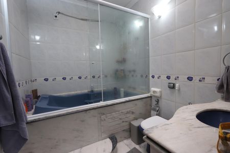 Casa à venda com 270m², 3 quartos e 5 vagasBanheiro da Suíte