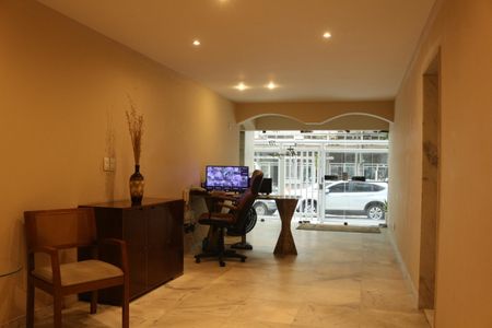 Apartamento à venda com 120m², 2 quartos e sem vagaFachada e portaria