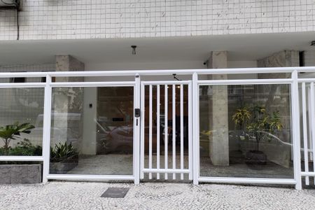Apartamento à venda com 120m², 2 quartos e sem vagaFachada e portaria