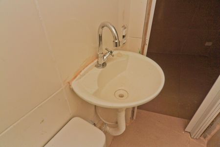 Banheiro de kitnet/studio para alugar com 1 quarto, 25m² em Vila Pereira Barreto, São Paulo