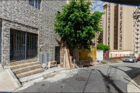 Casa para alugar com 28m², 1 quarto e sem vaga Casa para alugar com 28m², 1 quarto e sem vagaFachada