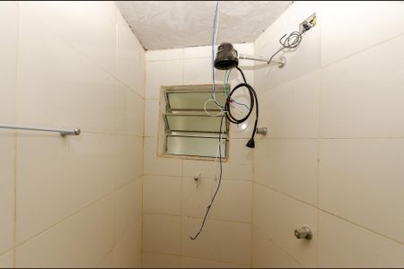 Banheiro de casa para alugar com 1 quarto, 28m² em Vila Pereira Barreto, São Paulo