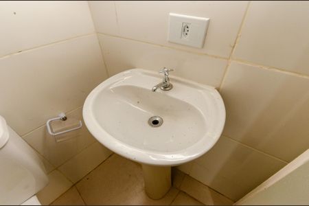 Banheiro de casa para alugar com 1 quarto, 28m² em Vila Pereira Barreto, São Paulo