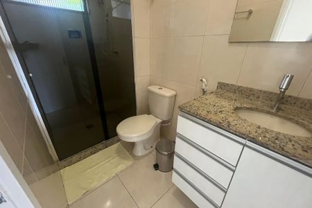 Banheiro de apartamento para alugar com 2 quartos, 58m² em Portuguesa, Rio de Janeiro