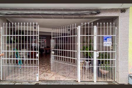 Casa à venda com 147m², 4 quartos e 2 vagas Casa à venda com 147m², 4 quartos e 2 vagasFachada + Placa