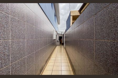 Casa à venda com 147m², 4 quartos e 2 vagas Casa à venda com 147m², 4 quartos e 2 vagasCorredor