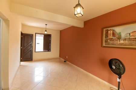 Sala de casa para alugar com 3 quartos, 205m² em Maria Paula, São Gonçalo