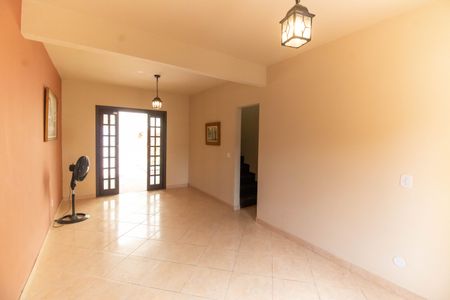 Sala de casa para alugar com 3 quartos, 205m² em Maria Paula, São Gonçalo