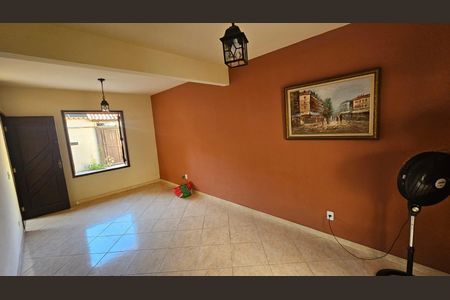 Sala de casa para alugar com 3 quartos, 205m² em Maria Paula, São Gonçalo