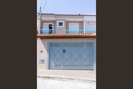 Casa à venda com 70m², 2 quartos e 2 vagasFachada