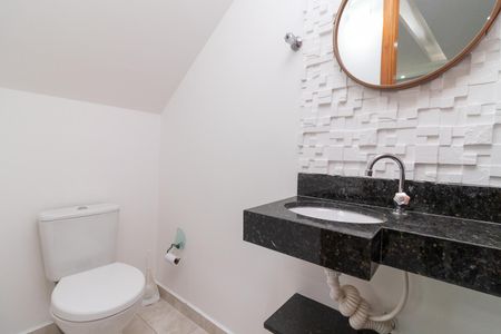 Casa à venda com 70m², 2 quartos e 2 vagasLavabo