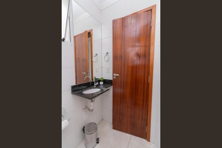 Casa à venda com 70m², 2 quartos e 2 vagasBanheiro da Suíte 1