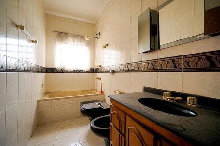 Casa à venda com 750m², 8 quartos e 4 vagasBanheiro da suíte