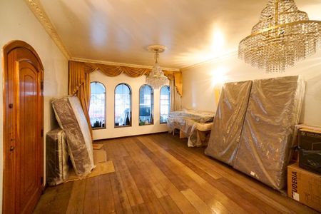 Sala de casa à venda com 8 quartos, 750m² em Vila Carrão, São Paulo