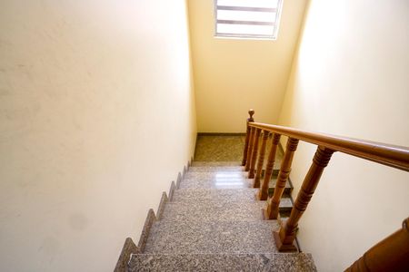 Casa à venda com 750m², 8 quartos e 4 vagasEscada