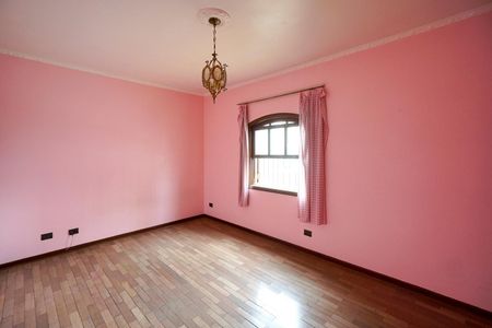 Casa à venda com 750m², 8 quartos e 4 vagasQuarto 02