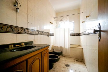 Casa à venda com 750m², 8 quartos e 4 vagasBanheiro da suíte 01