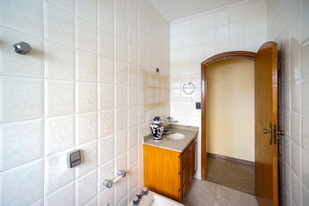 Casa à venda com 750m², 8 quartos e 4 vagasBanheiro social