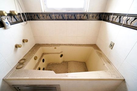 Casa à venda com 750m², 8 quartos e 4 vagasBanheira