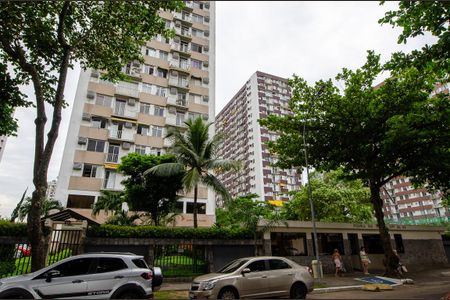 Apartamento para alugar com 53m², 2 quartos e 1 vagaFachada e portaria