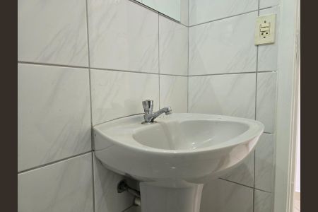 Casa para alugar com 120m², 3 quartos e 2 vagasBanheiro Social 