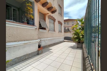 Apartamento à venda com 100m², 2 quartos e 1 vagaFachada e portaria