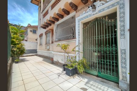 Apartamento à venda com 100m², 2 quartos e 1 vagaFachada e portaria