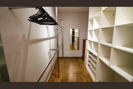 Casa para alugar com 600m², 6 quartos e 4 vagasCloset da suíte 1